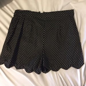 NWOT Black scallop shorts